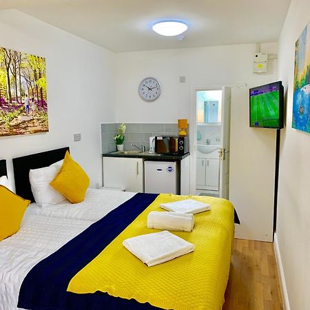 London Studio Apartments, Private Bathroom, Kitchenette, Parking, Np2 Dış mekan fotoğraf