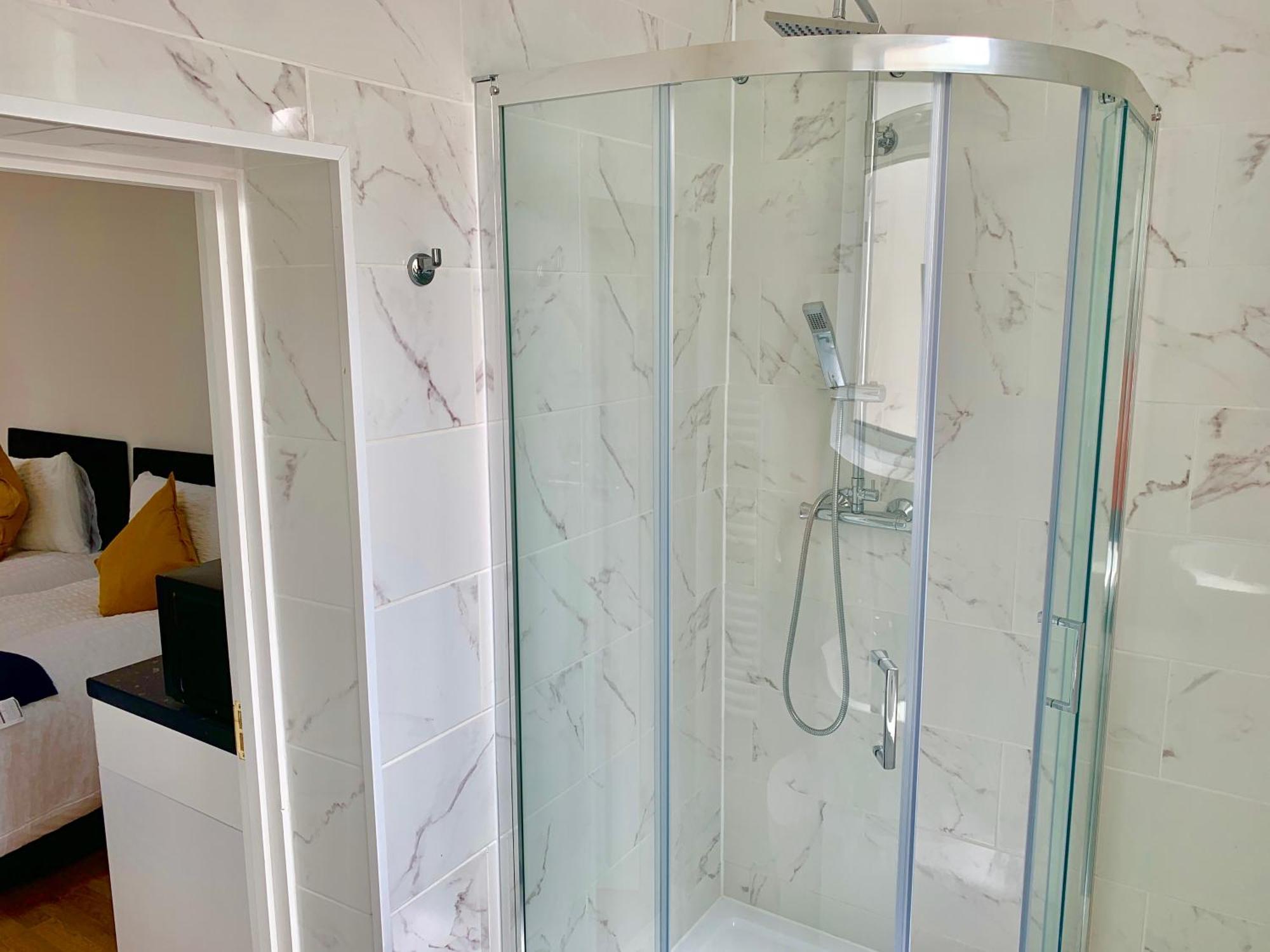 London Studio Apartments, Private Bathroom, Kitchenette, Parking, Np2 Dış mekan fotoğraf