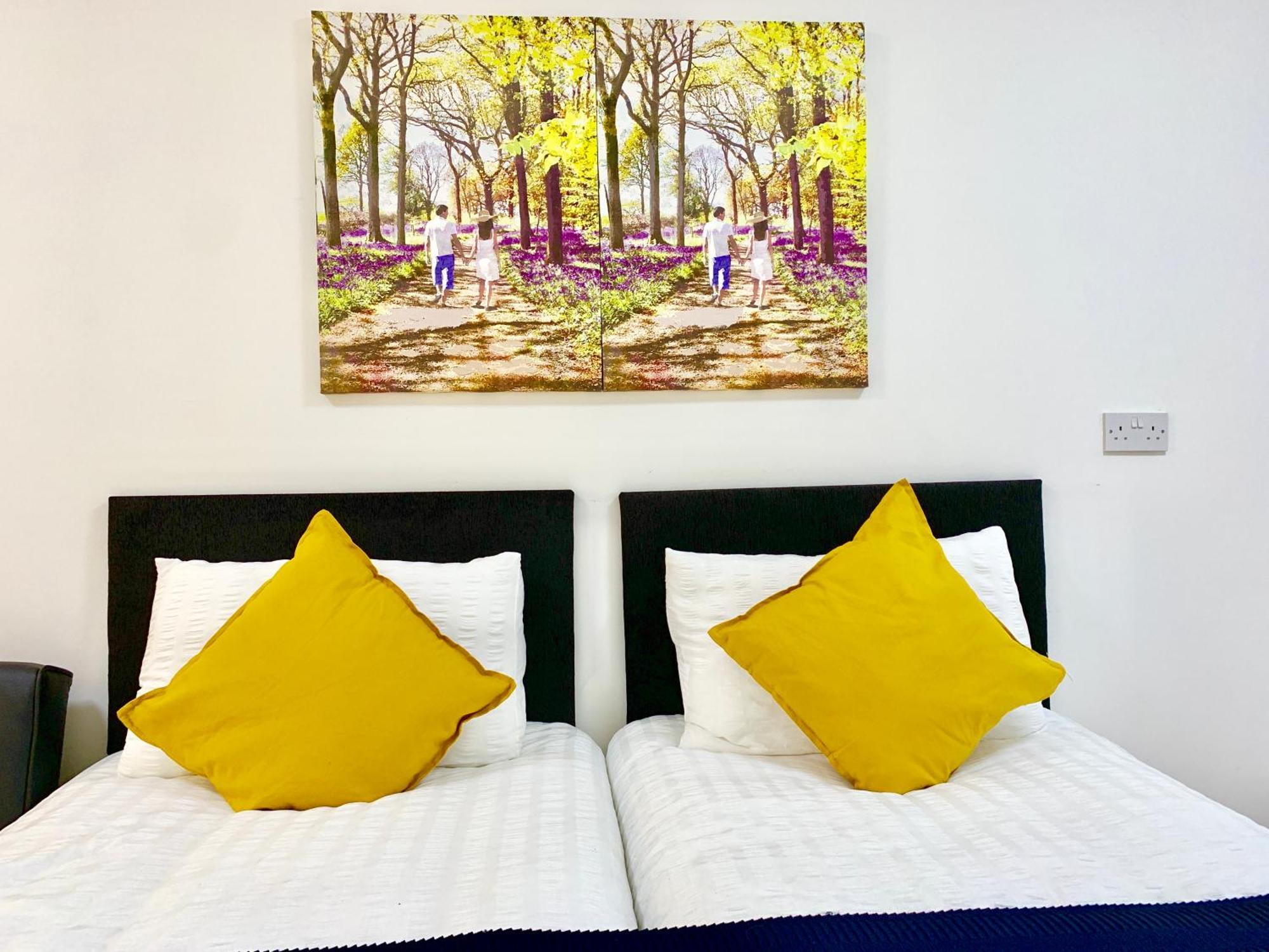 London Studio Apartments, Private Bathroom, Kitchenette, Parking, Np2 Dış mekan fotoğraf