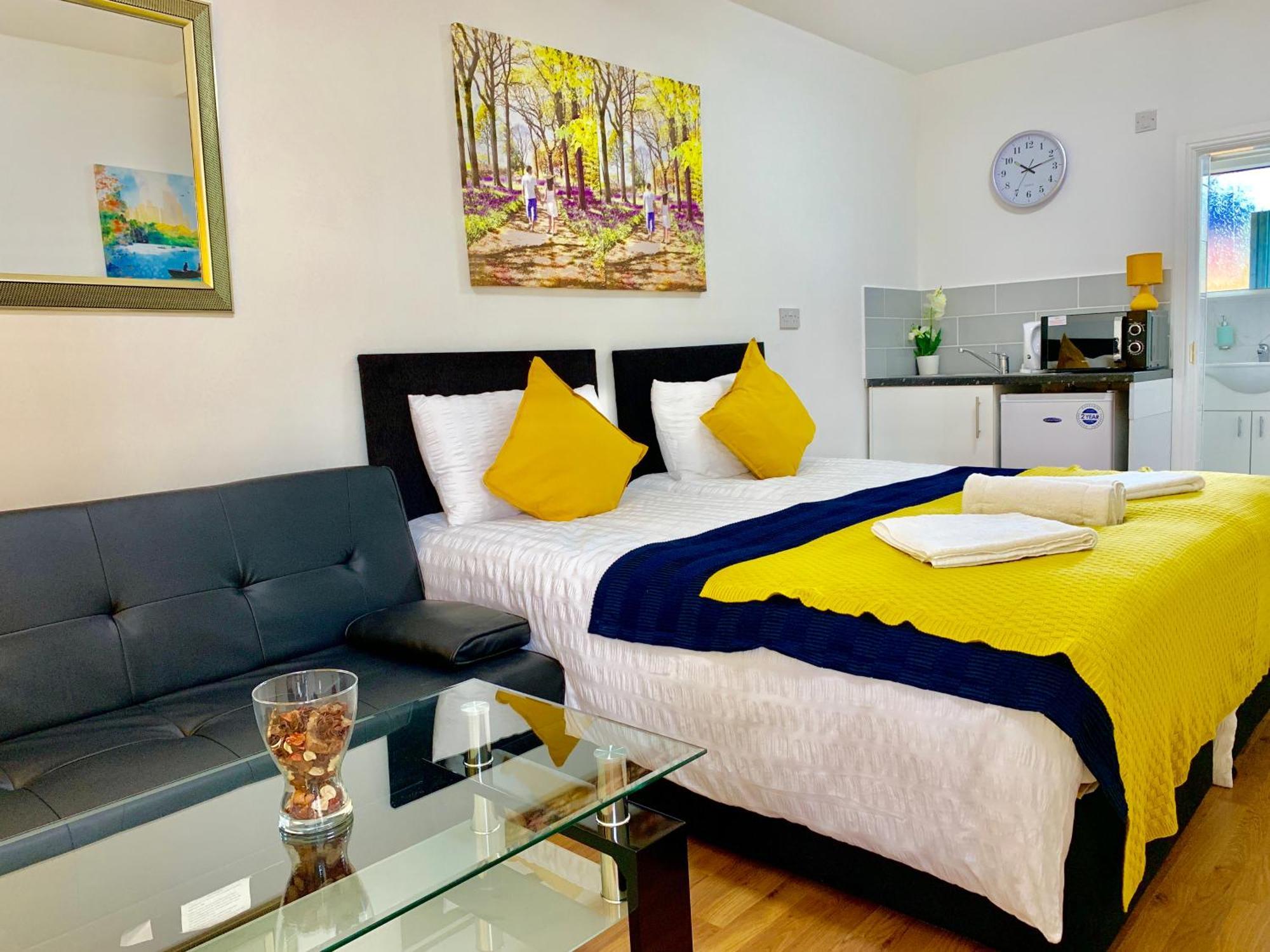 London Studio Apartments, Private Bathroom, Kitchenette, Parking, Np2 Dış mekan fotoğraf
