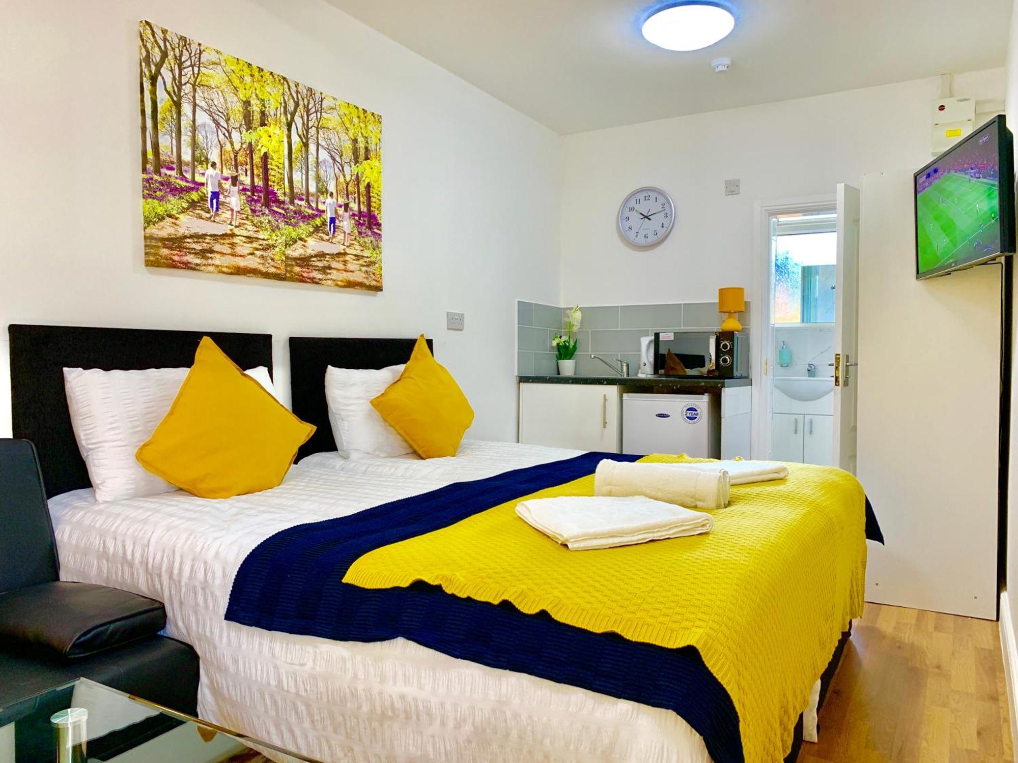 London Studio Apartments, Private Bathroom, Kitchenette, Parking, Np2 Dış mekan fotoğraf