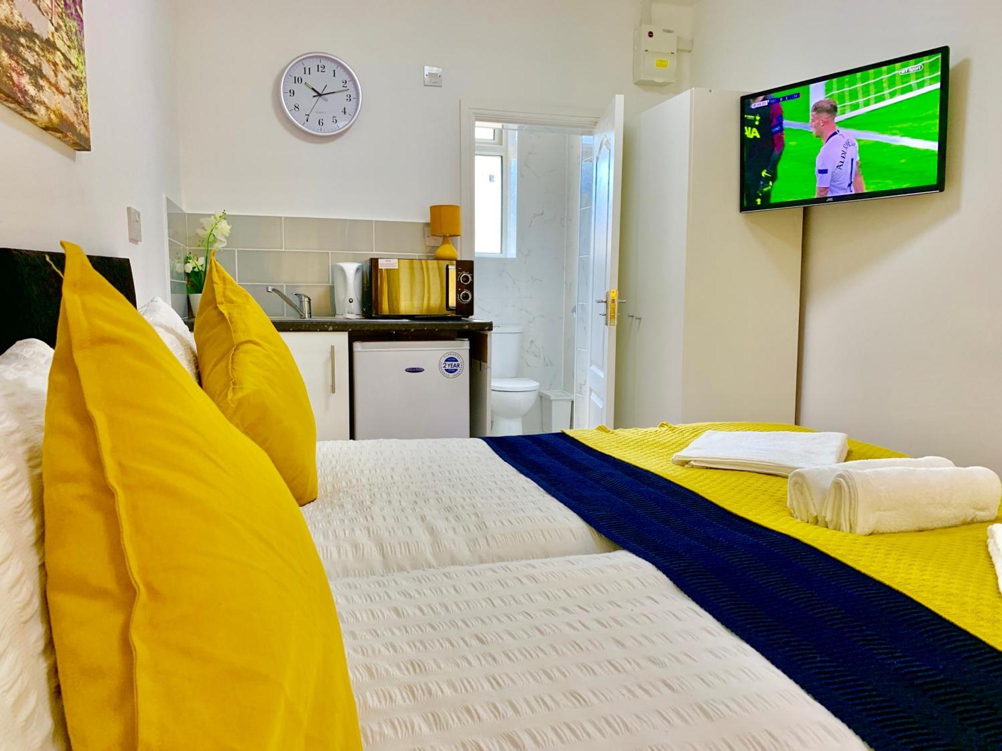 London Studio Apartments, Private Bathroom, Kitchenette, Parking, Np2 Dış mekan fotoğraf