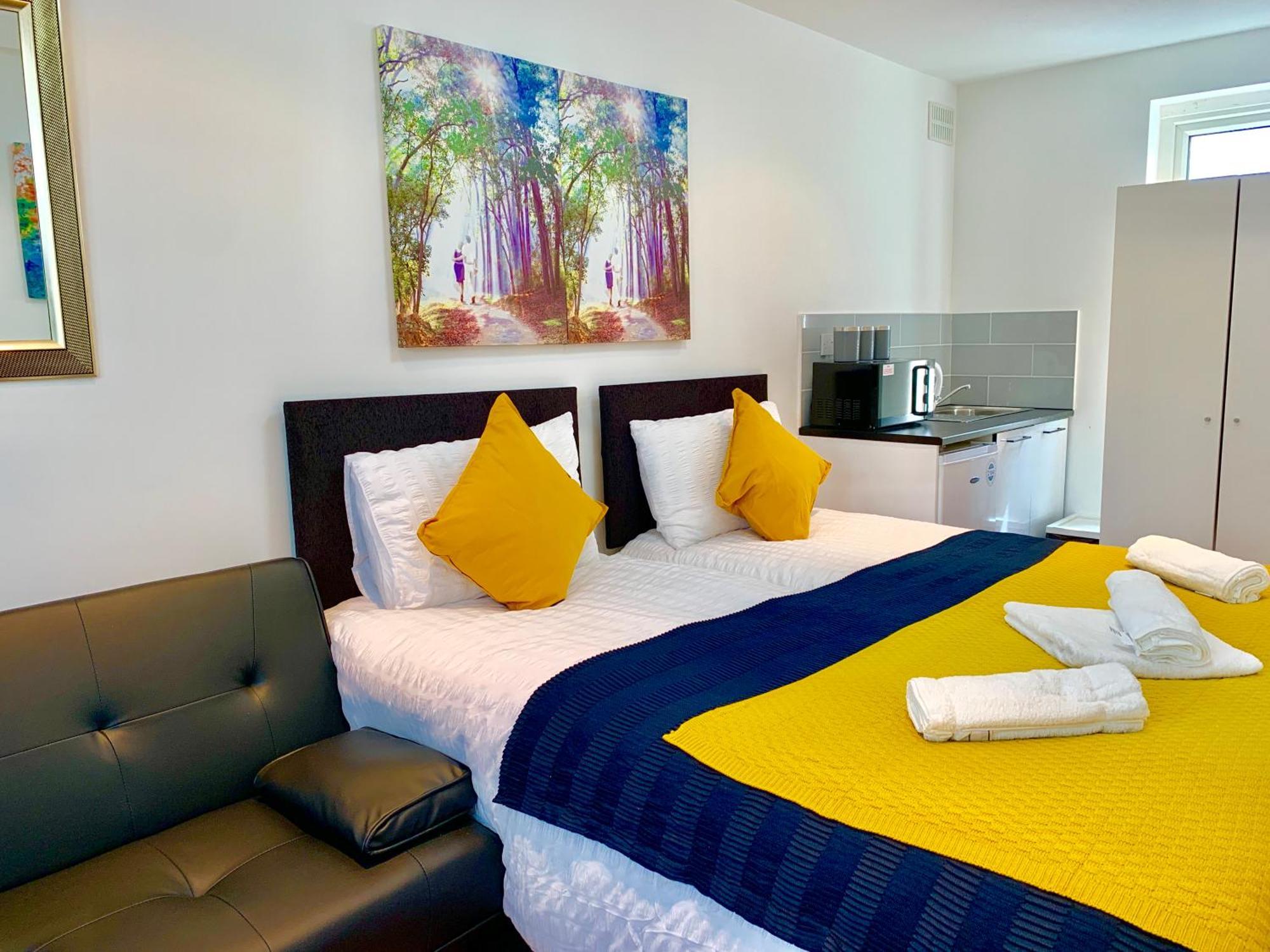 London Studio Apartments, Private Bathroom, Kitchenette, Parking, Np2 Dış mekan fotoğraf