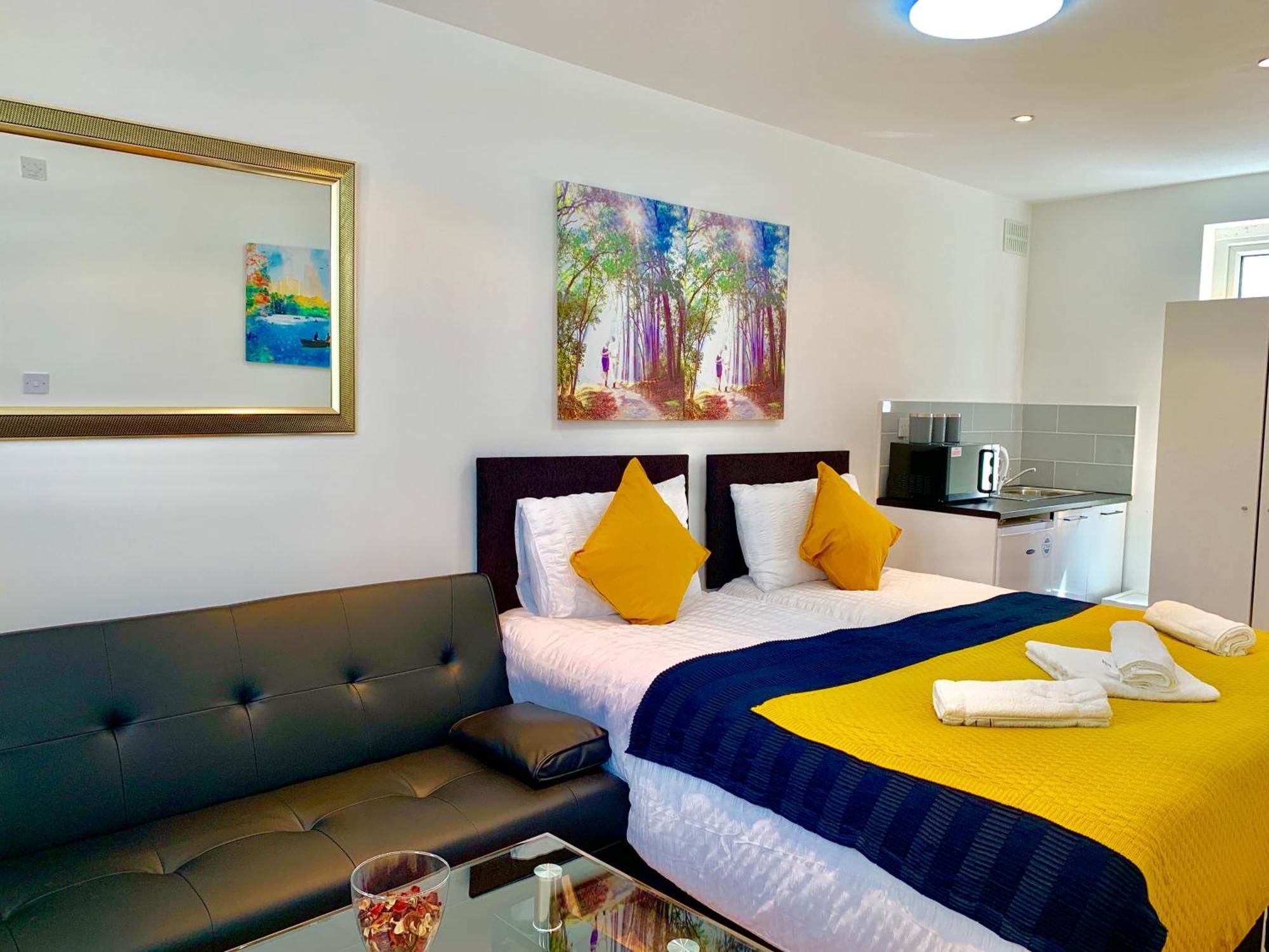 London Studio Apartments, Private Bathroom, Kitchenette, Parking, Np2 Dış mekan fotoğraf