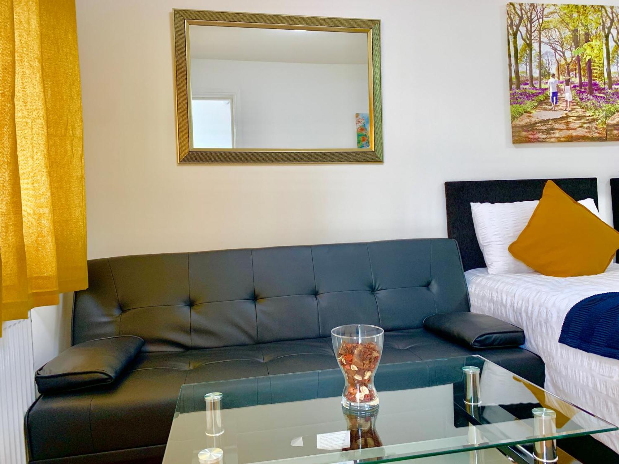 London Studio Apartments, Private Bathroom, Kitchenette, Parking, Np2 Dış mekan fotoğraf